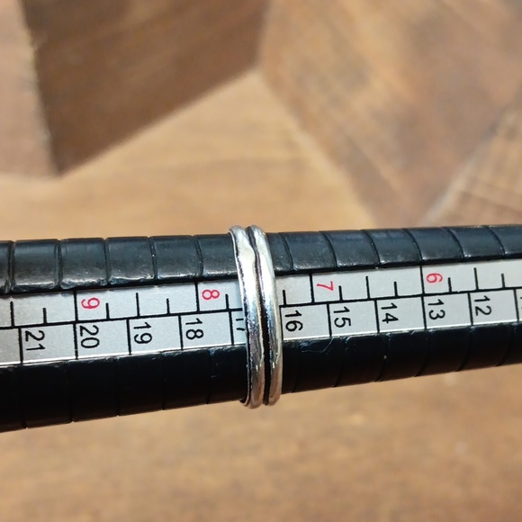 Oval Purple Stone Ring - Picture 2 of 5